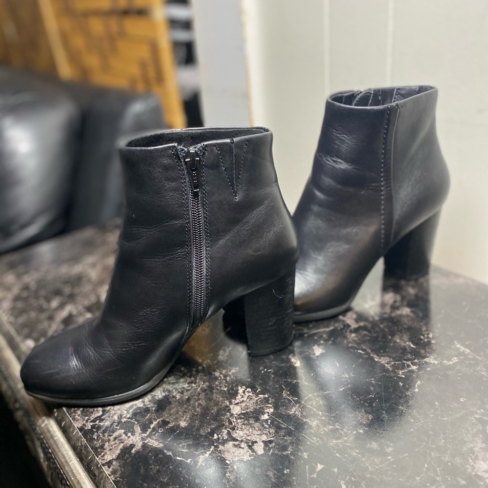 Vionic Black Leather Block Heel Ankle Booties